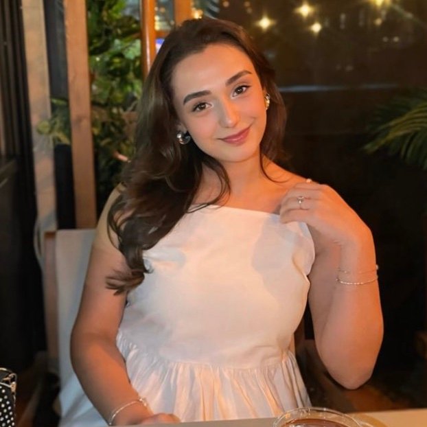 Cansu Çakmak, Matematik Öğretmeni
